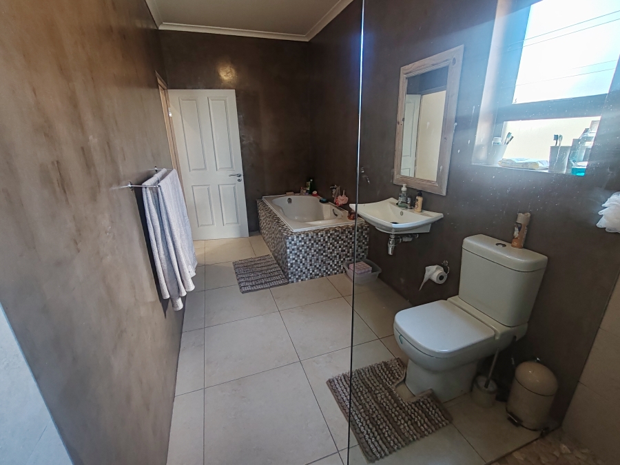 4 Bedroom Property for Sale in Country Club Western Cape